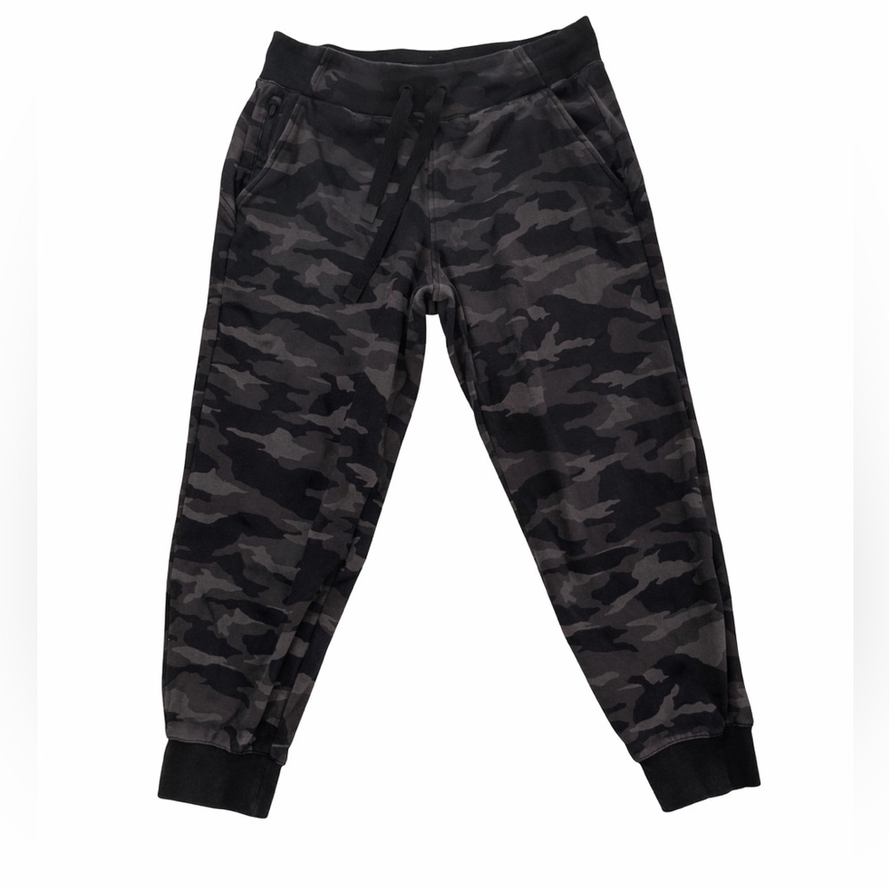 Athleta triumph, black camo printed joggers.